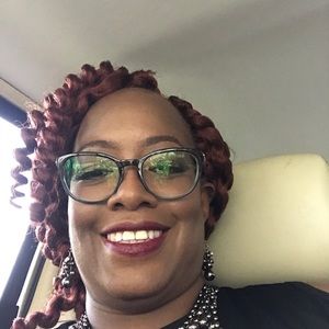 Meet your Posher, Denise